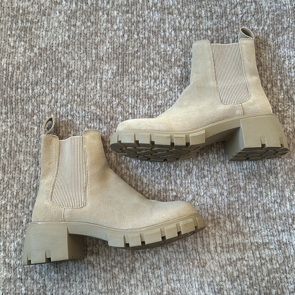 Steve Madden Hola Chelsea Lug Boots - Picture 2 of 12